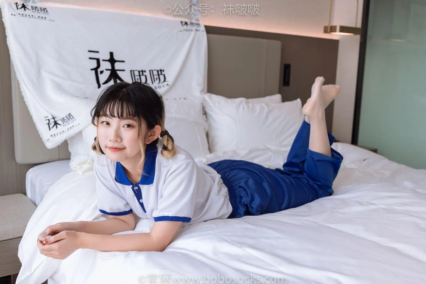 [BoBoSocks袜啵啵]NO.042 砂糖-校服、板鞋、白棉袜、油亮白丝 [139P]插图7